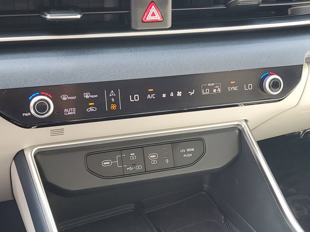 Used 2025 Kia Carnival EX image 25