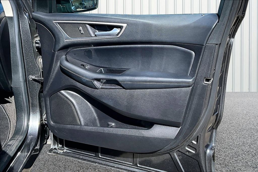 Used 2020 Ford Edge SEL w/ Convenience Package image 18