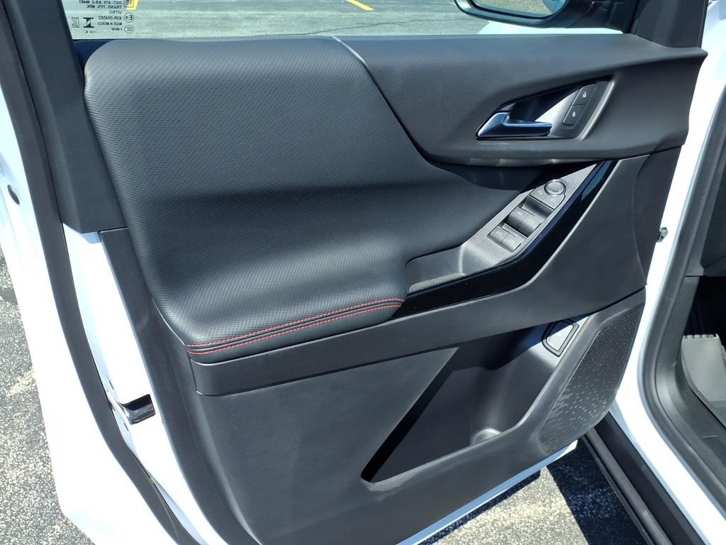 New 2027 Chevrolet Equinox RS w/ LPO, Floor Liner Package FWD image 8