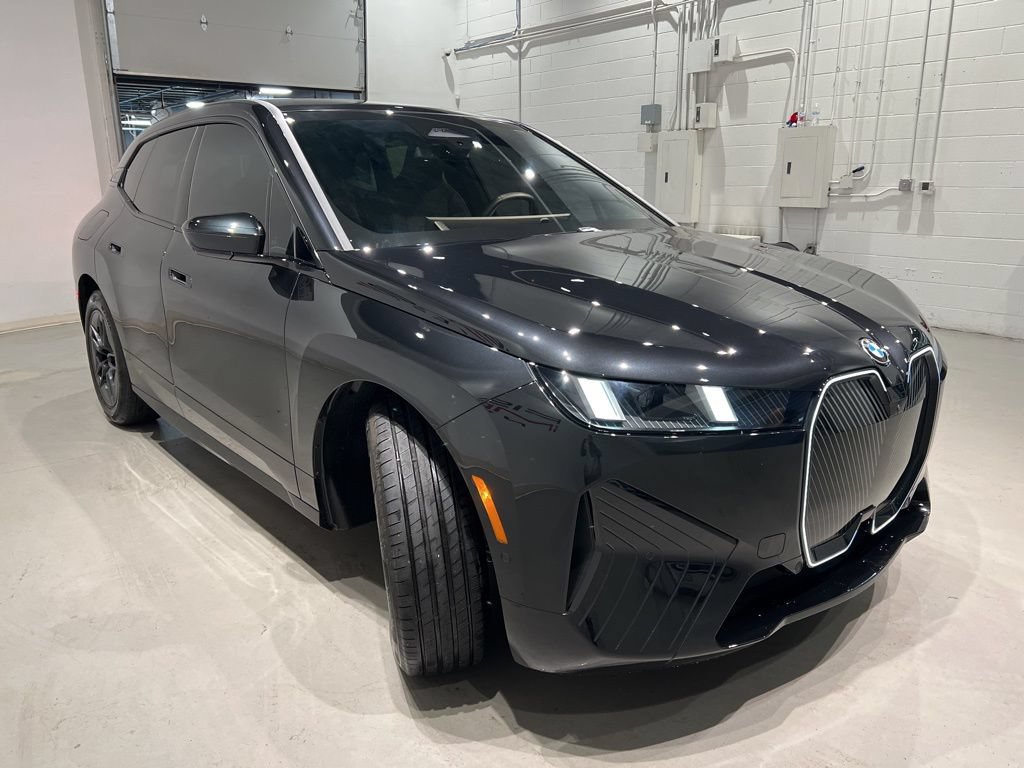 Used 2026 BMW iX xDrive45 w/ Premium Package AWD/4WD image 3