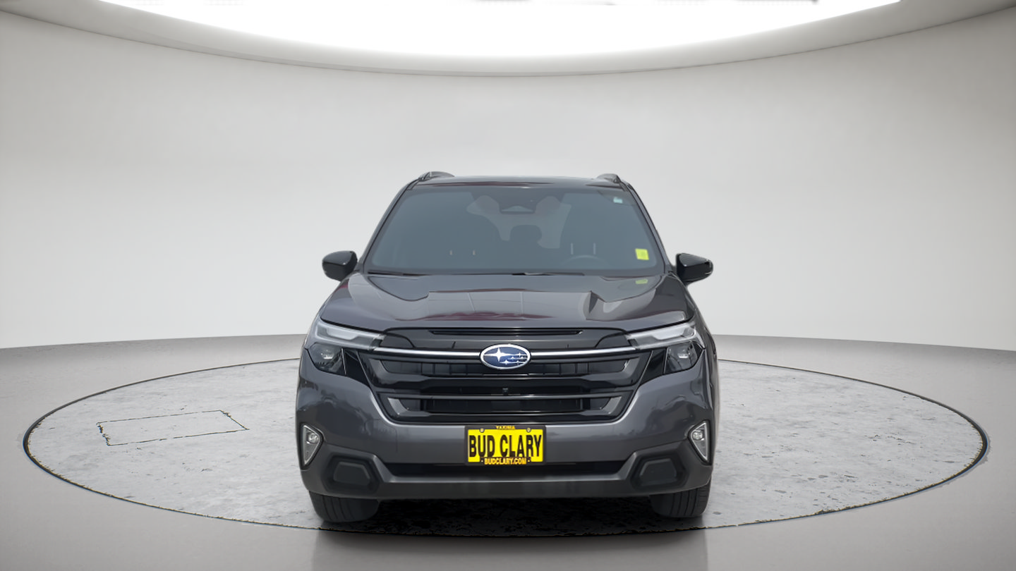 Used 2025 Subaru Forester Touring AWD/4WD image 2