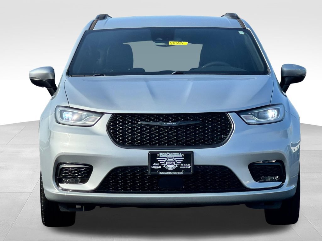 Used 2023 Chrysler Pacifica Touring-L w/ S Appearance Package AWD/4WD image 2