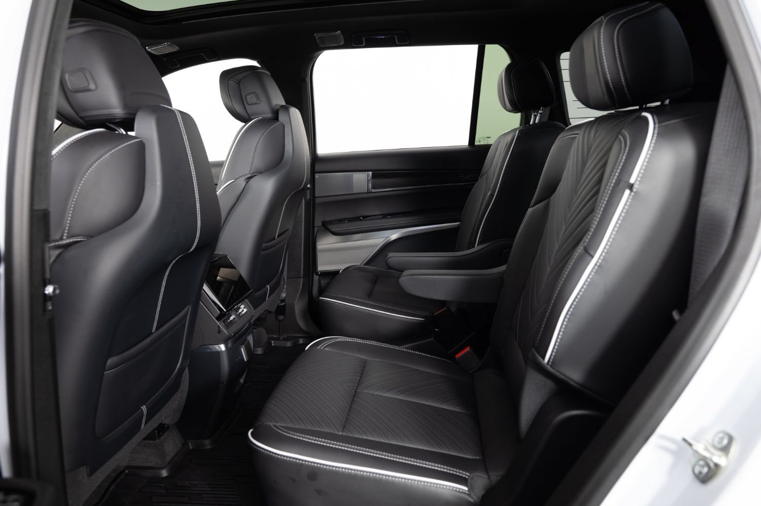 Used 2026 Cadillac Vistiq Platinum w/ LPO, Floor Liner Package AWD/4WD image 19