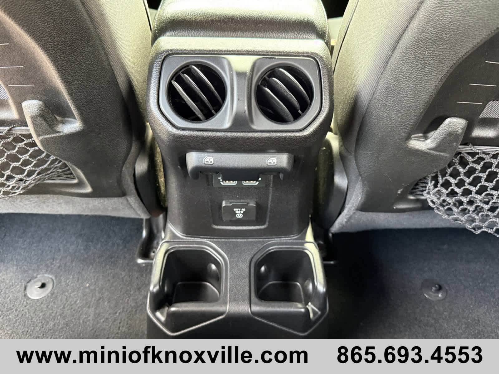 Used 2018 Jeep Wrangler Unlimited Rubicon w/ LED Lighting Group AWD/4WD image 17