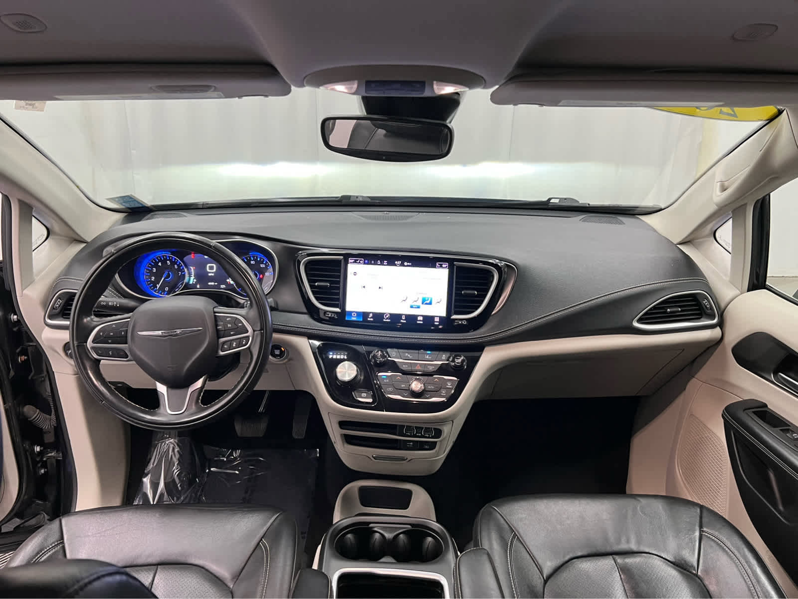 Used 2022 Chrysler Pacifica Touring-L image 38