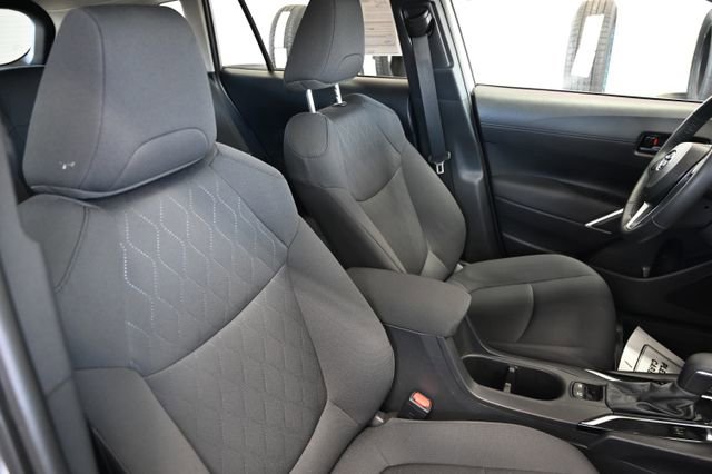 Used 2024 Toyota Corolla Cross LE w/ Moonroof Package AWD/4WD image 9