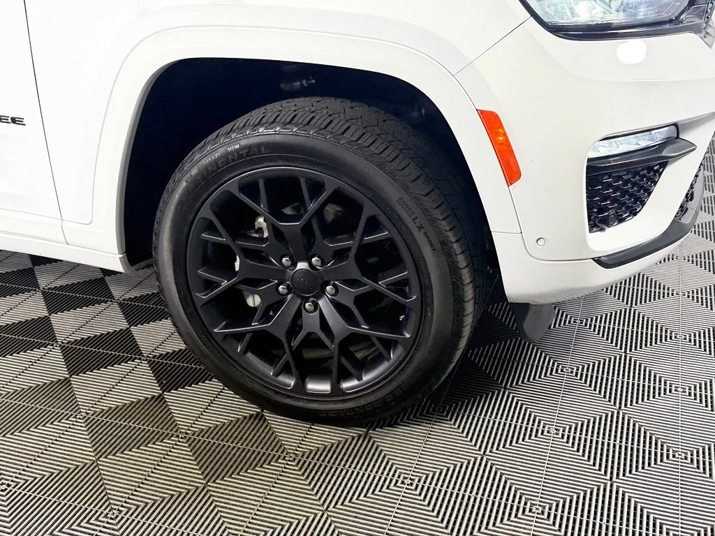 Used 2024 Jeep Grand Cherokee Summit AWD/4WD image 6