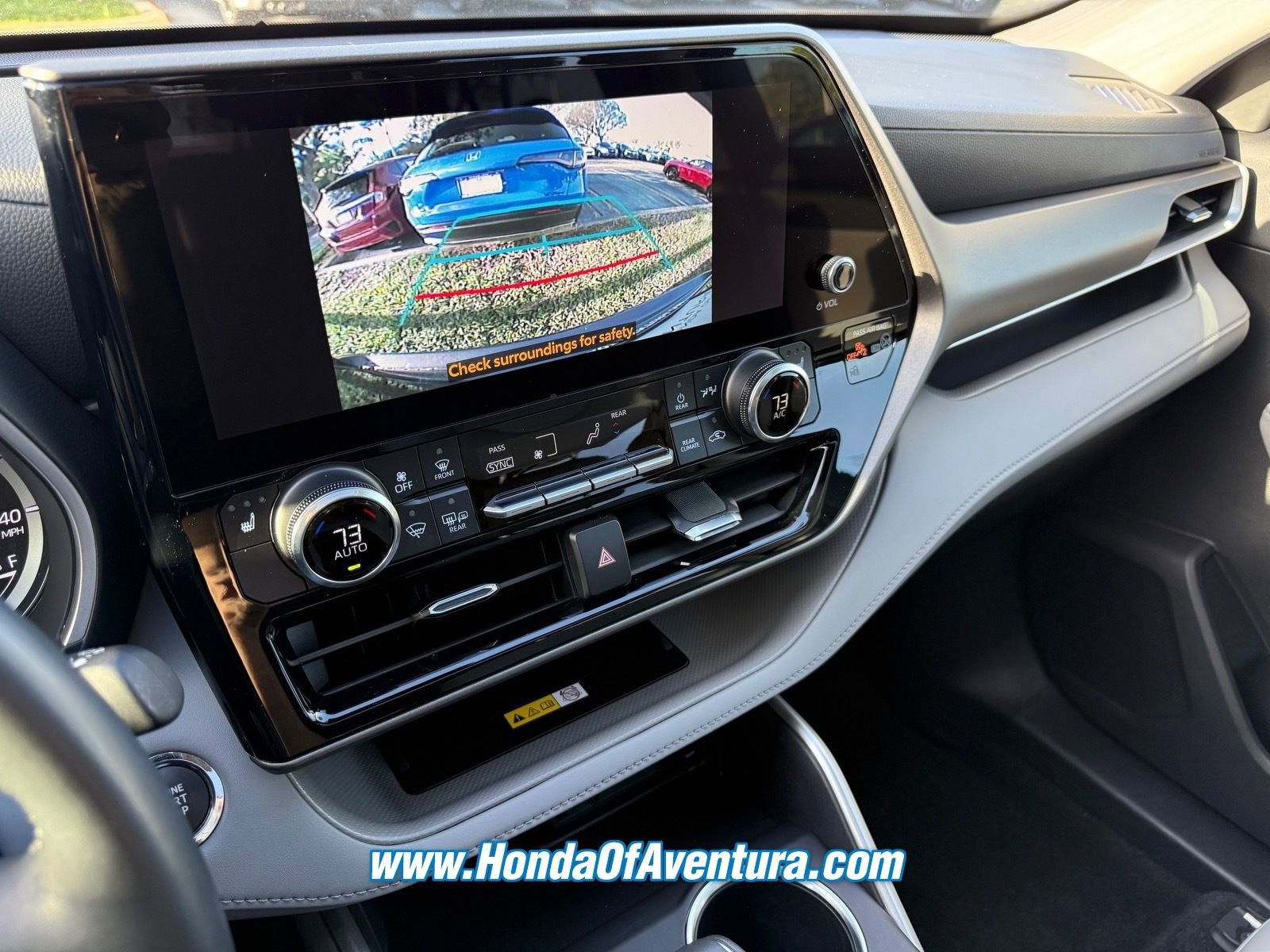 Used 2023 Toyota Highlander XLE FWD image 24