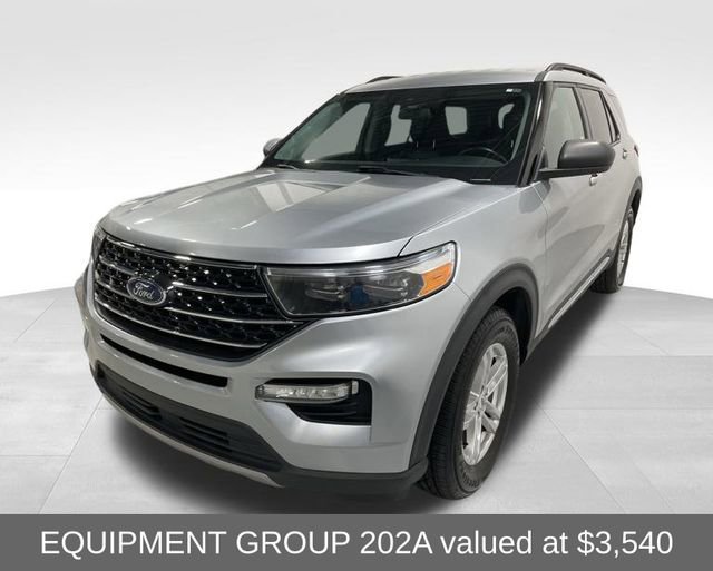 Used 2021 Ford Explorer XLT w/ Equipment Group 202A image 4