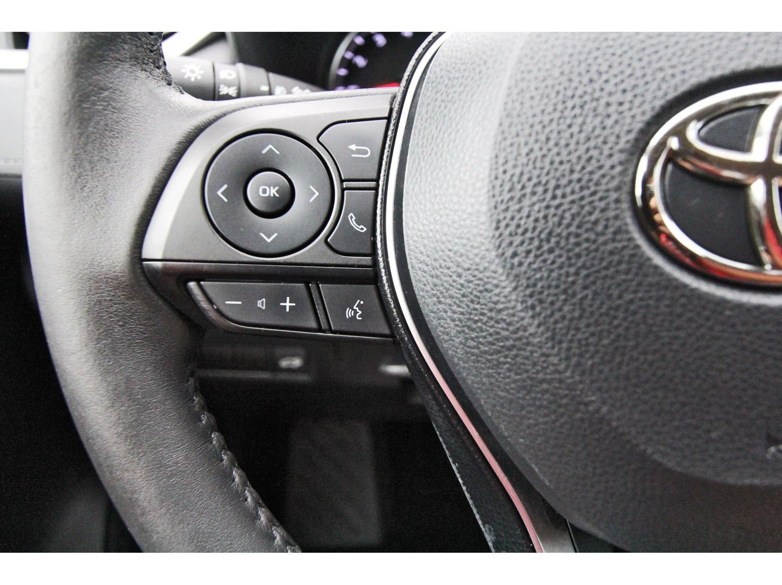 Used 2021 Toyota RAV4 XLE Premium FWD image 15