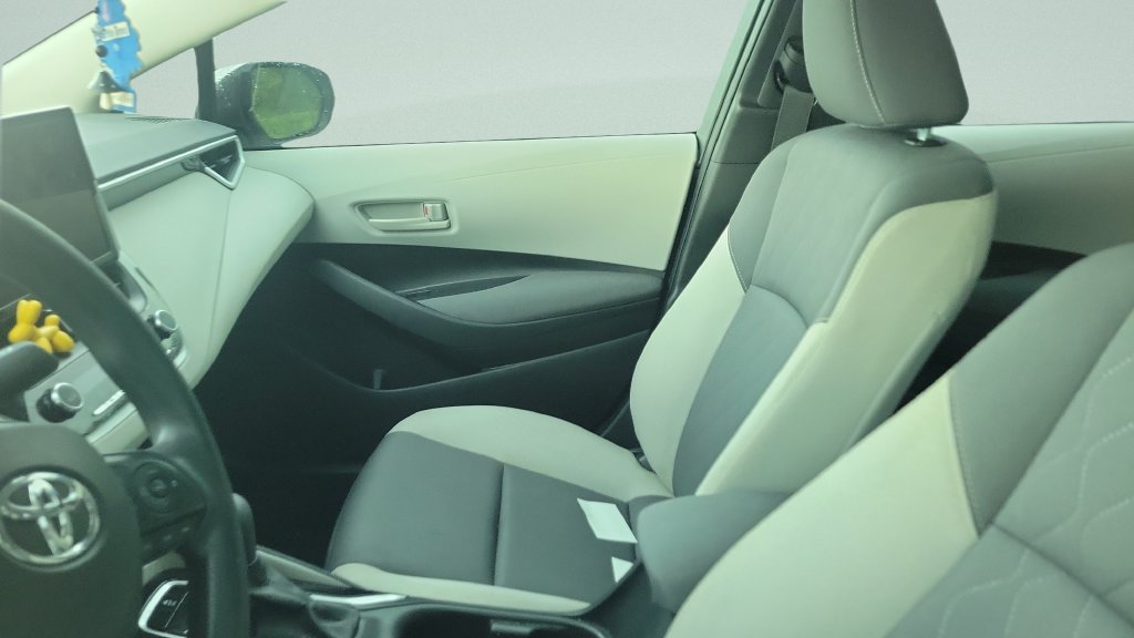 Used 2024 Toyota Corolla LE FWD image 2