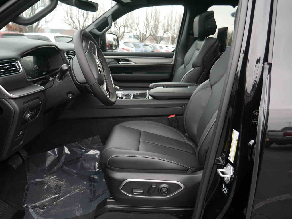 New 2025 Jeep Wagoneer L Series II w/ Convenience Group I image 25