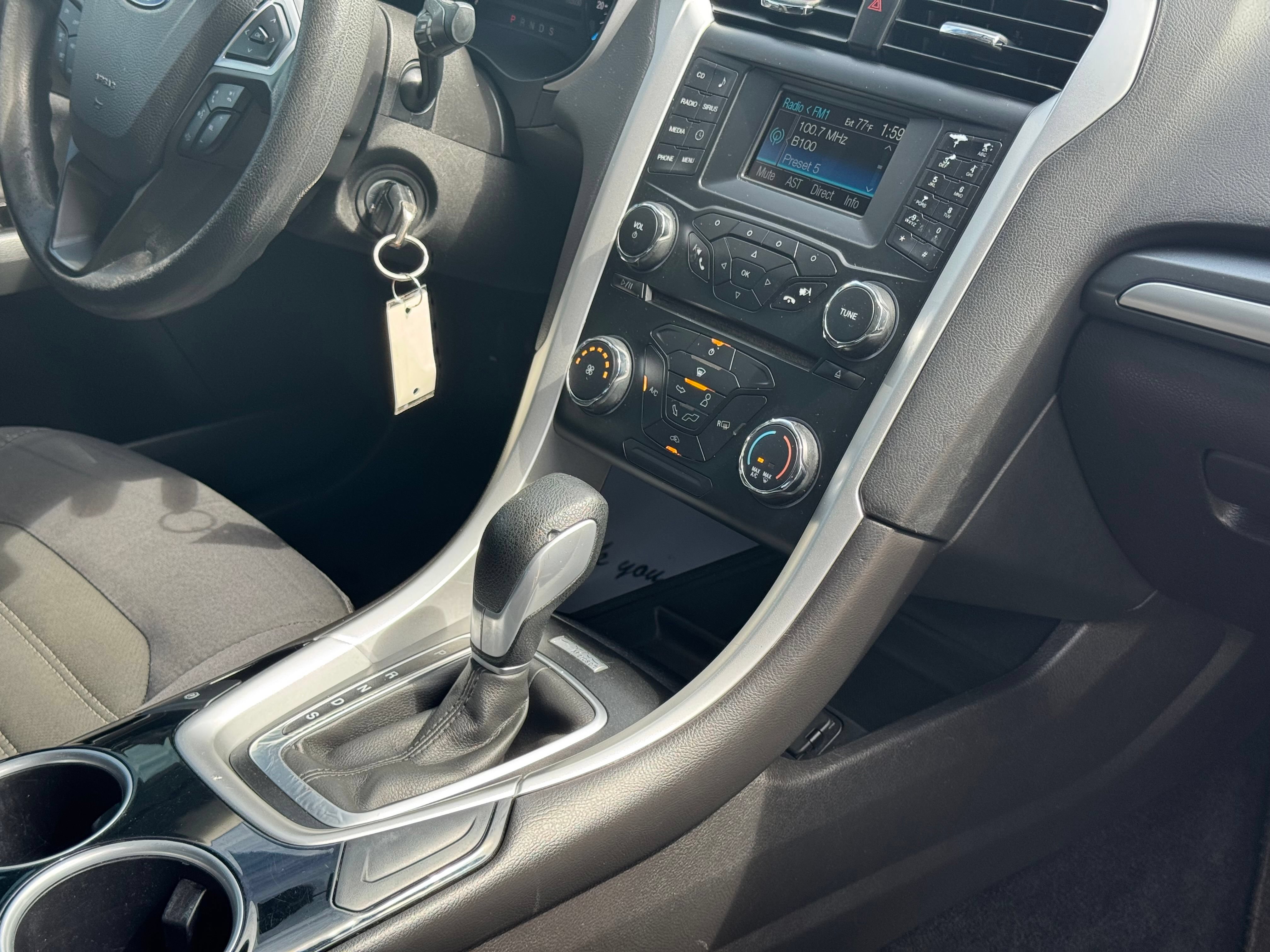 Used 2014 Ford Fusion SE FWD image 12