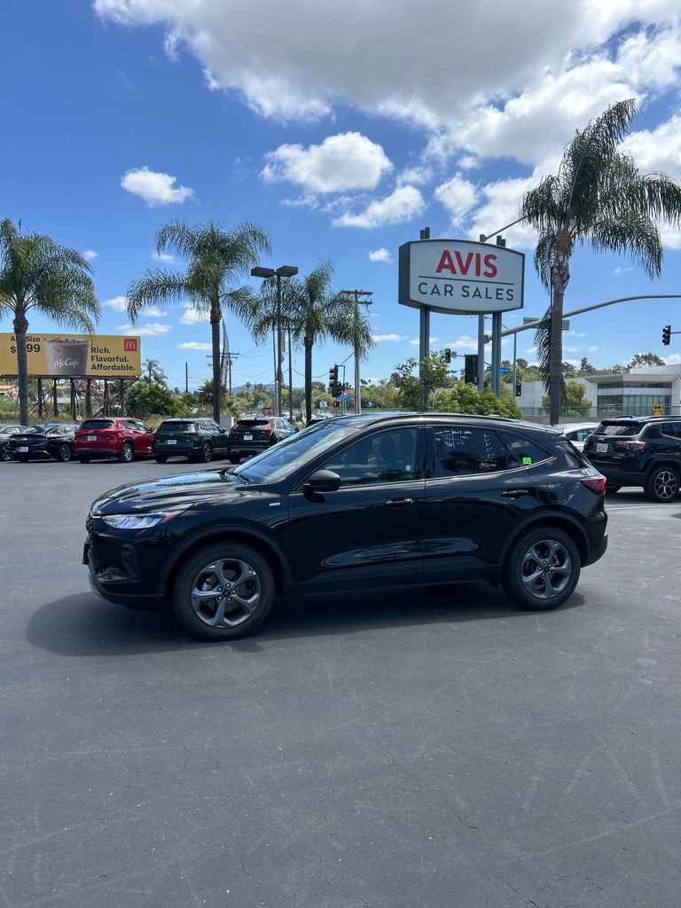 Used 2025 Ford Escape ST-Line AWD/4WD image 3
