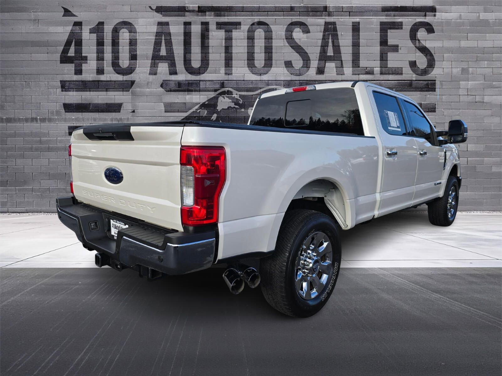 Used 2017 Ford F250 Lariat w/ Lariat Ultimate Package image 3