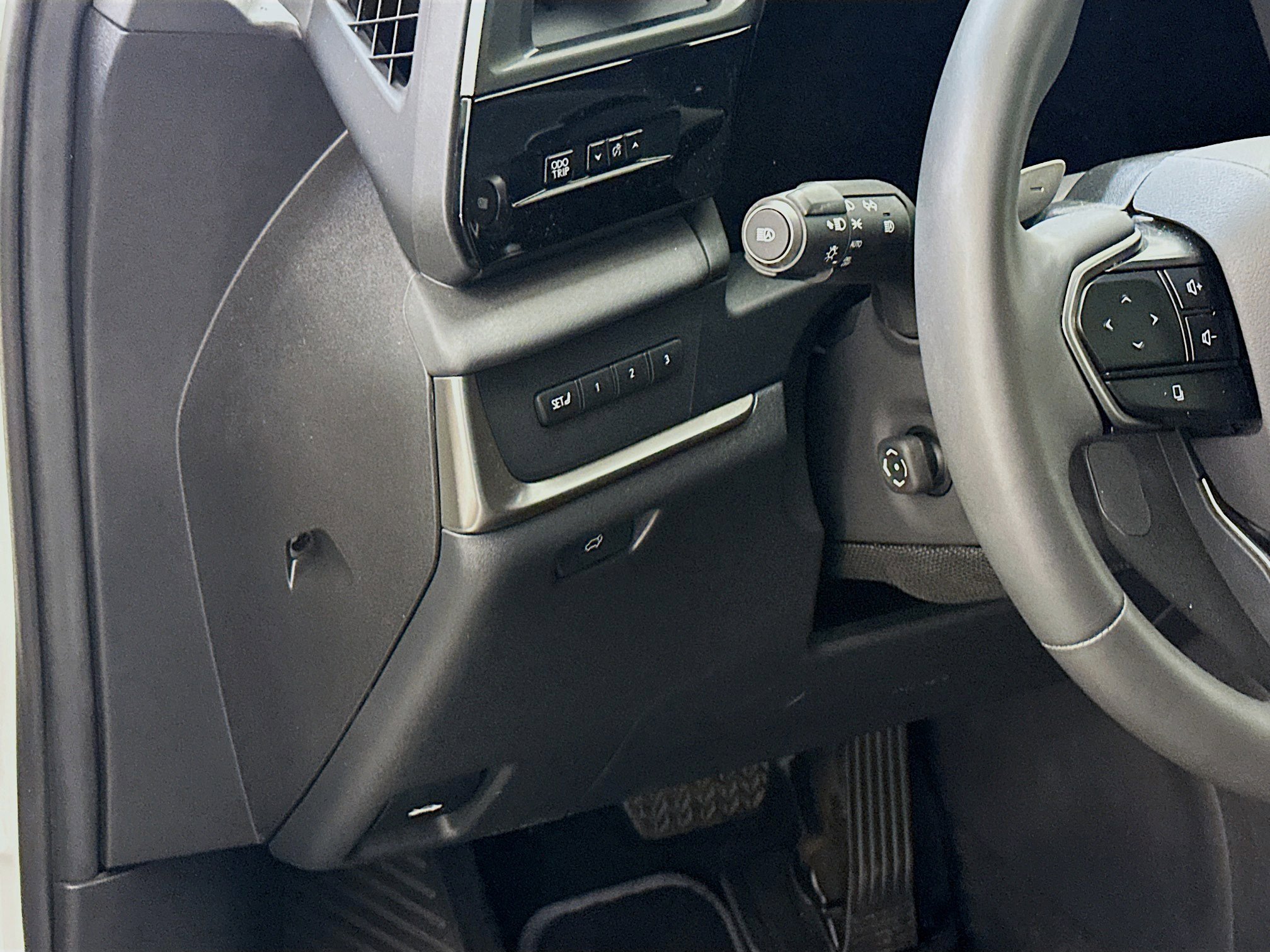 Used 2023 Lexus RZ 450e Premium w/ Technology Package image 17