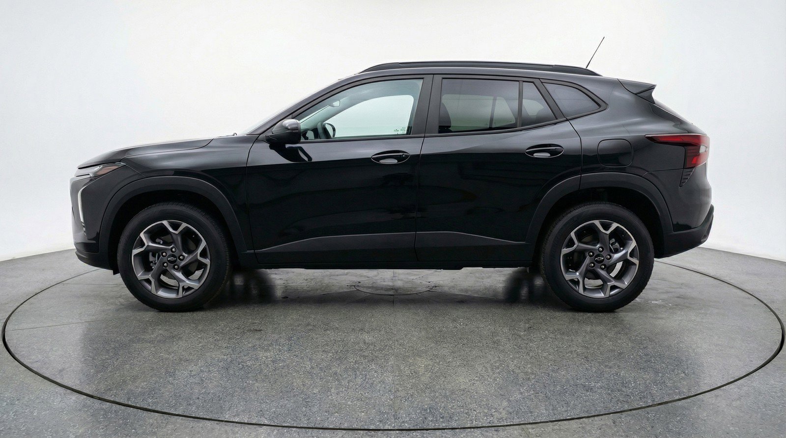 Used 2025 Chevrolet Trax LT image 5