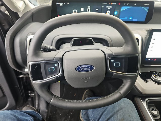 Used 2025 Ford Expedition Active image 18