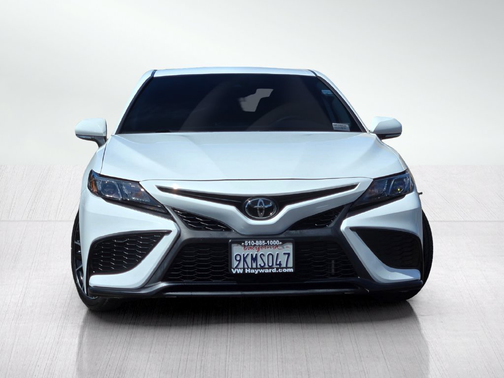 Used 2024 Toyota Camry SE FWD image 3