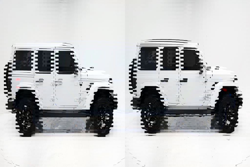 Used 2023 Jeep Wrangler Unlimited Sahara image 3