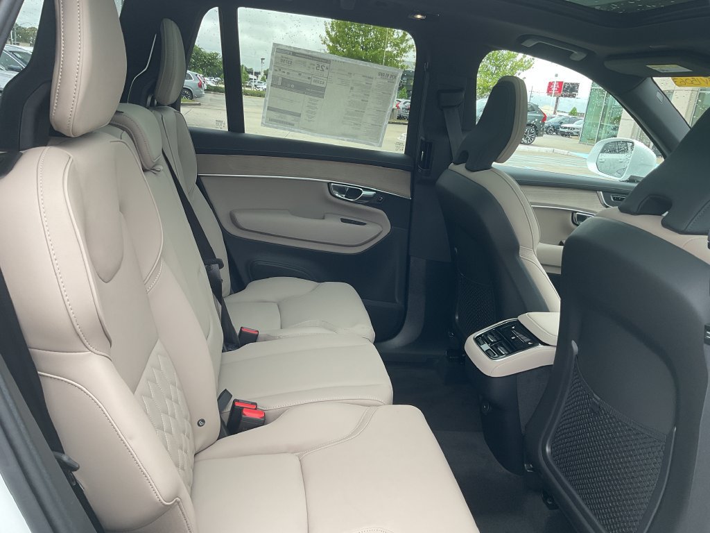 New 2027 Volvo XC90 B5 Core AWD/4WD image 17