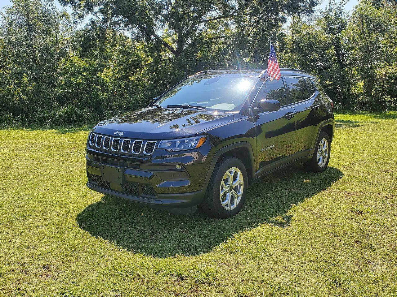 Used 2025 Jeep Compass Latitude w/ Convenience Group AWD/4WD image 1