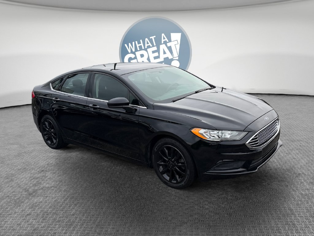 Used 2017 Ford Fusion SE w/ Fusion SE Technology Package FWD image 1