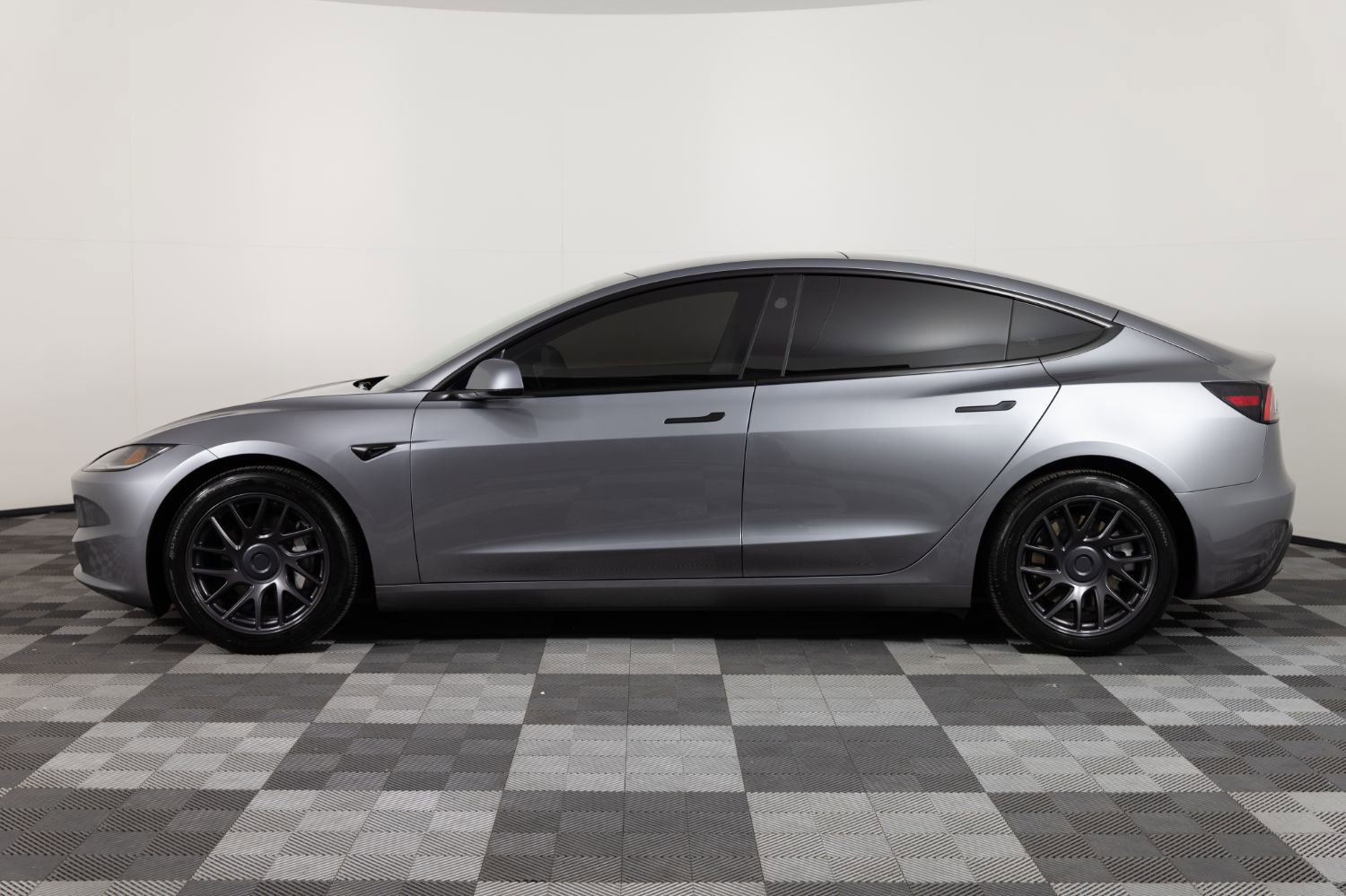 Used 2025 Tesla Model 3 Long Range AWD/4WD image 3