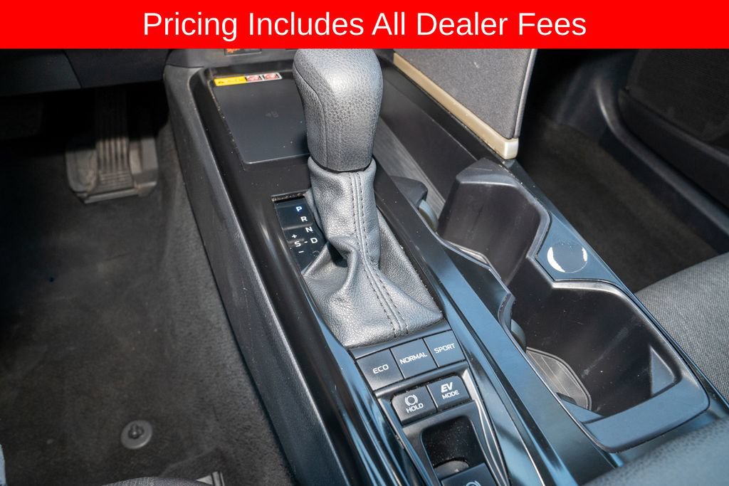 Used 2025 Toyota Camry LE FWD image 15