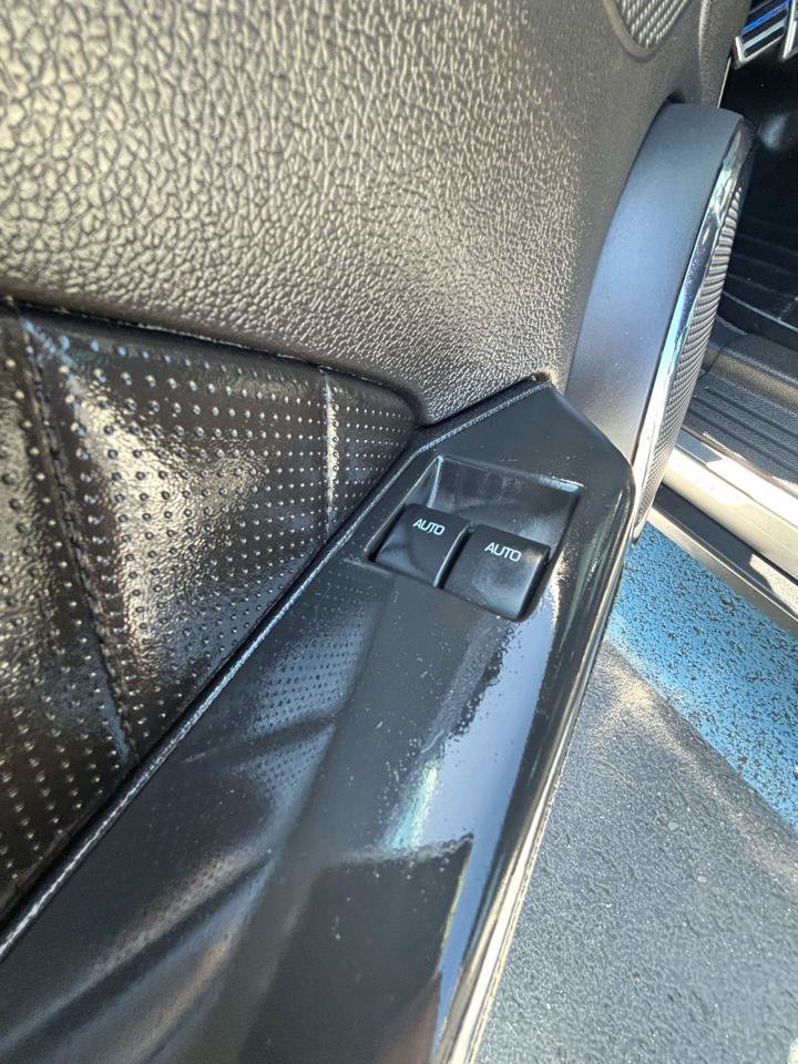 Used 2010 Ford Mustang GT RWD image 9