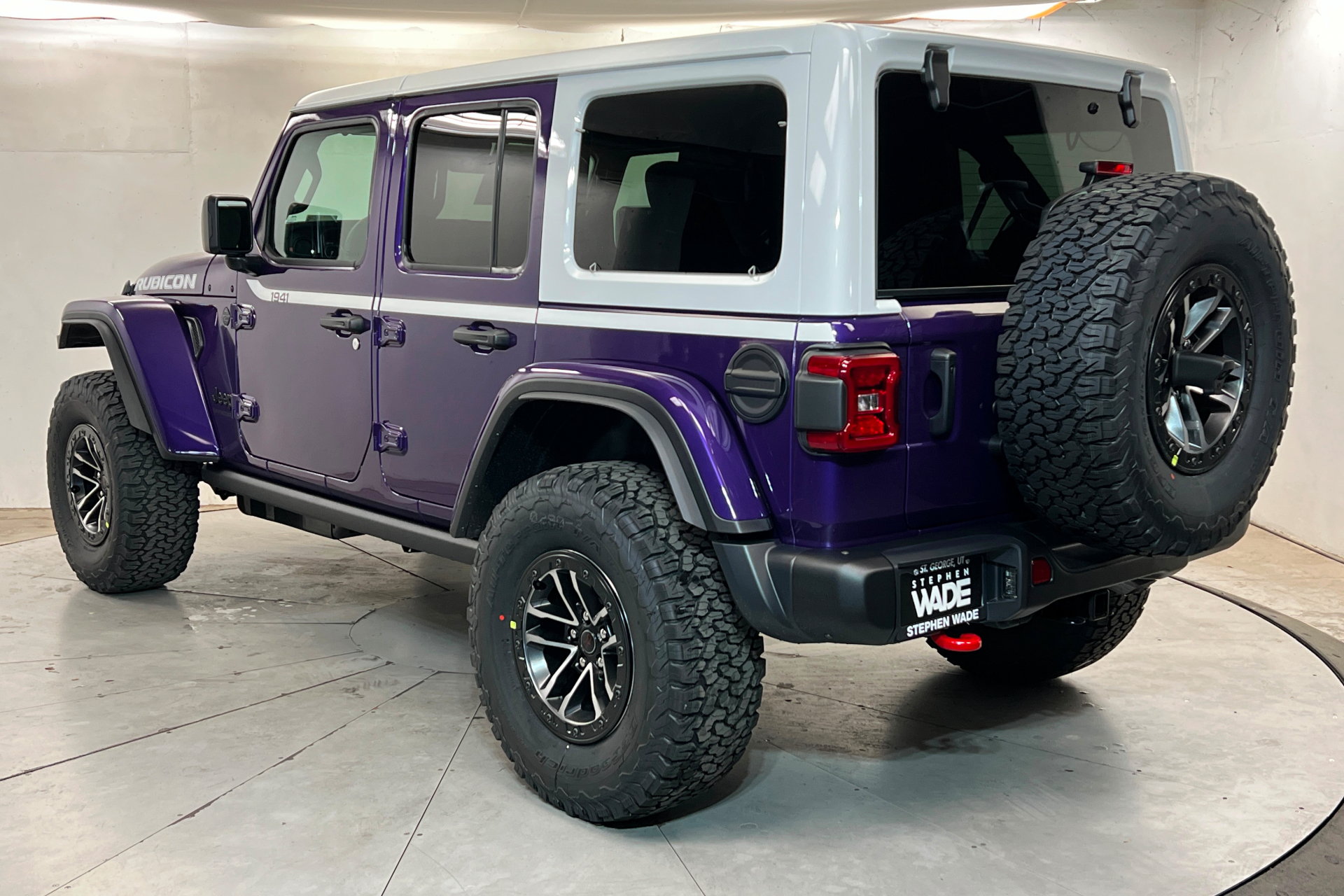 New 2026 Jeep Wrangler Unlimited Rubicon w/ Whitecap Package AWD/4WD image 3