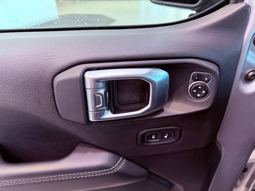 Used 2020 Jeep Wrangler Unlimited Sahara image 19
