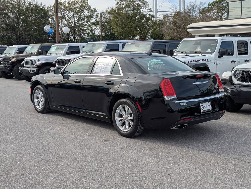Used 2022 Chrysler 300 Touring image 7