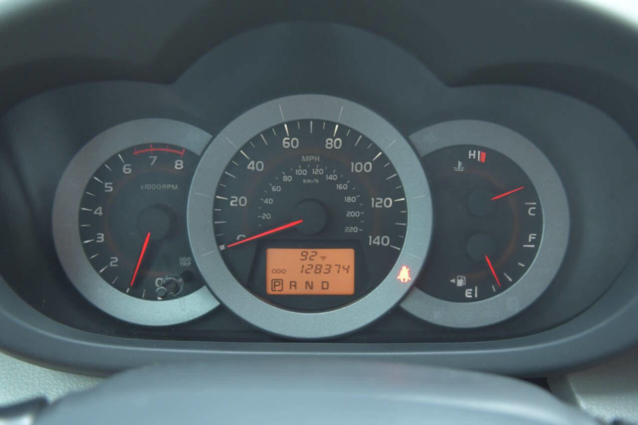 Used 2012 Toyota RAV4 FWD image 25