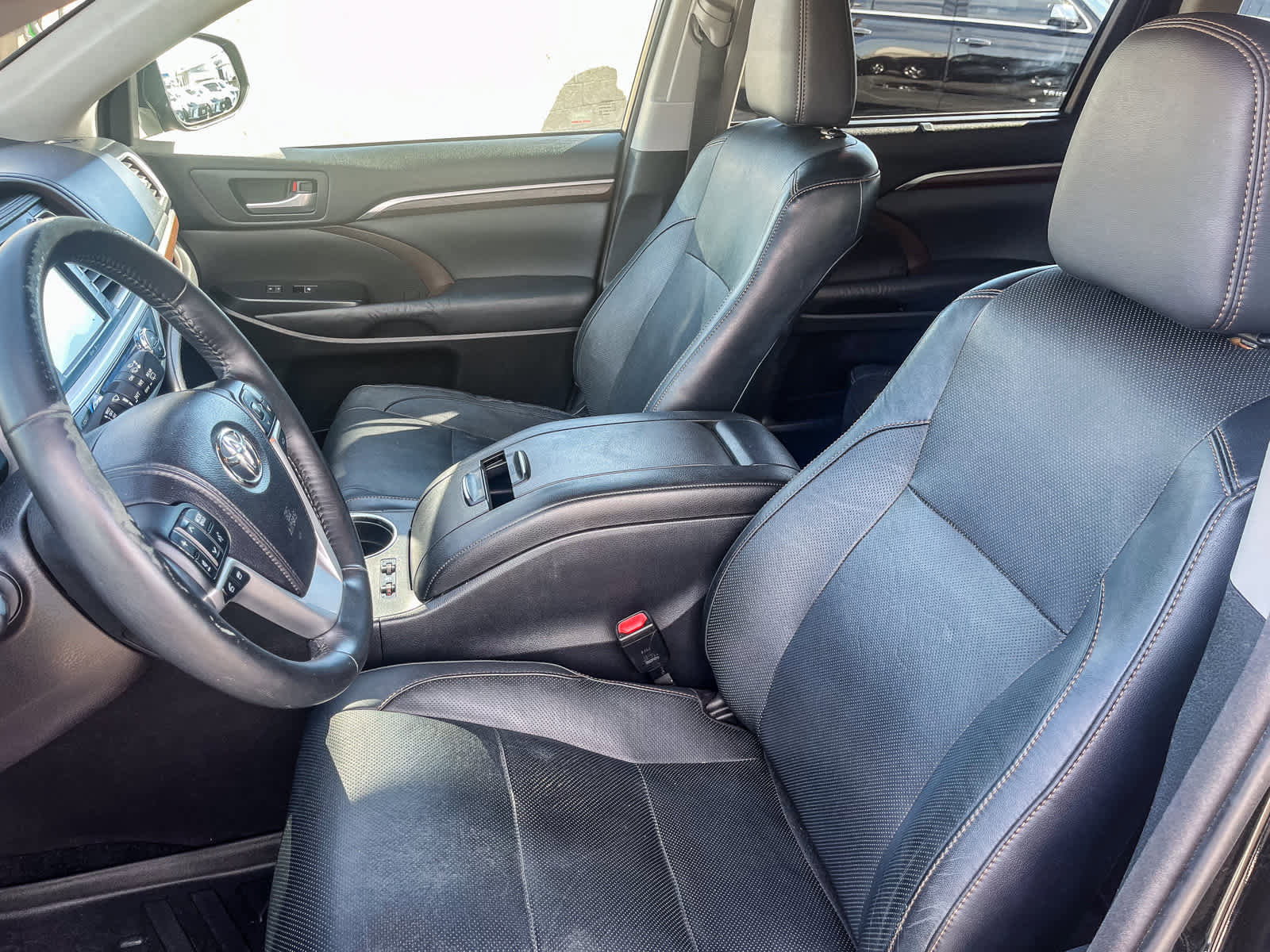 Used 2014 Toyota Highlander Limited Platinum image 16