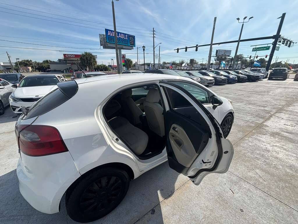 Used 2012 Kia Rio EX FWD image 4