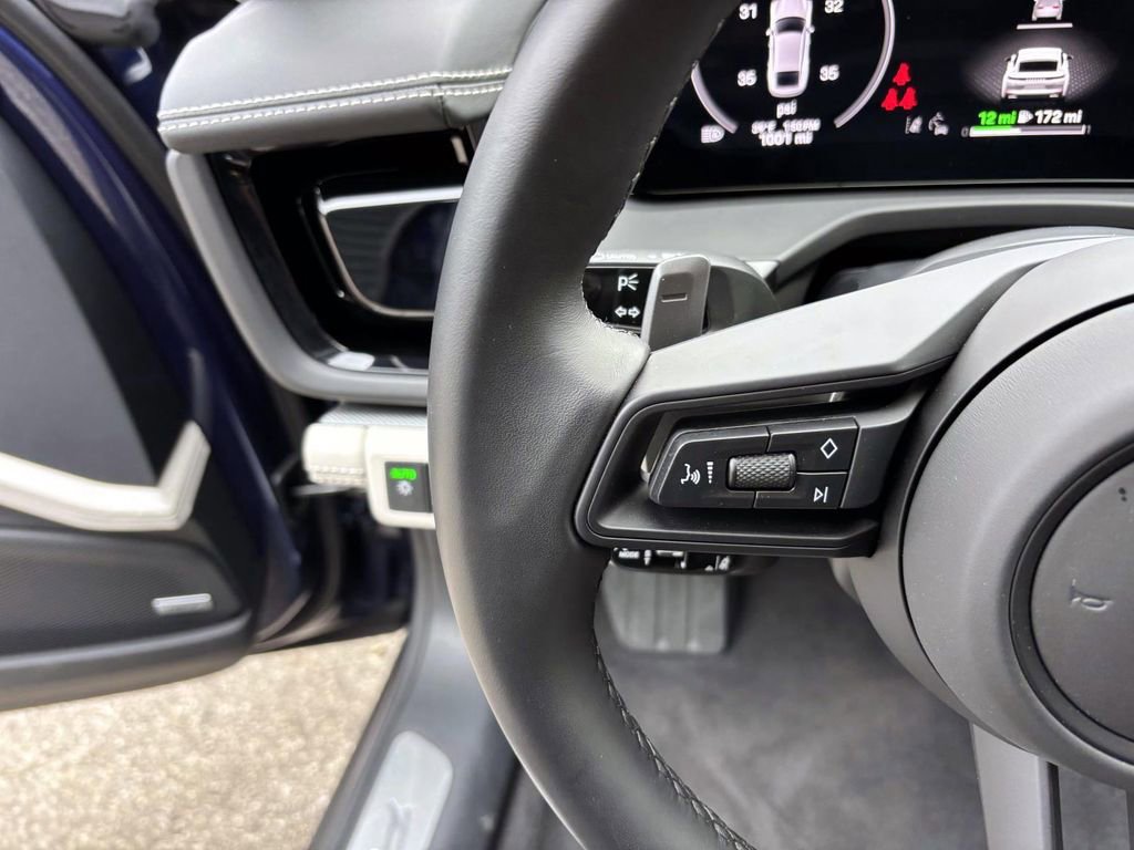 Used 2025 Porsche Panamera 4 image 27