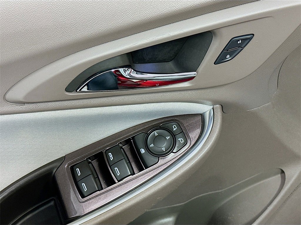 Used 2016 Chevrolet Malibu LT image 18