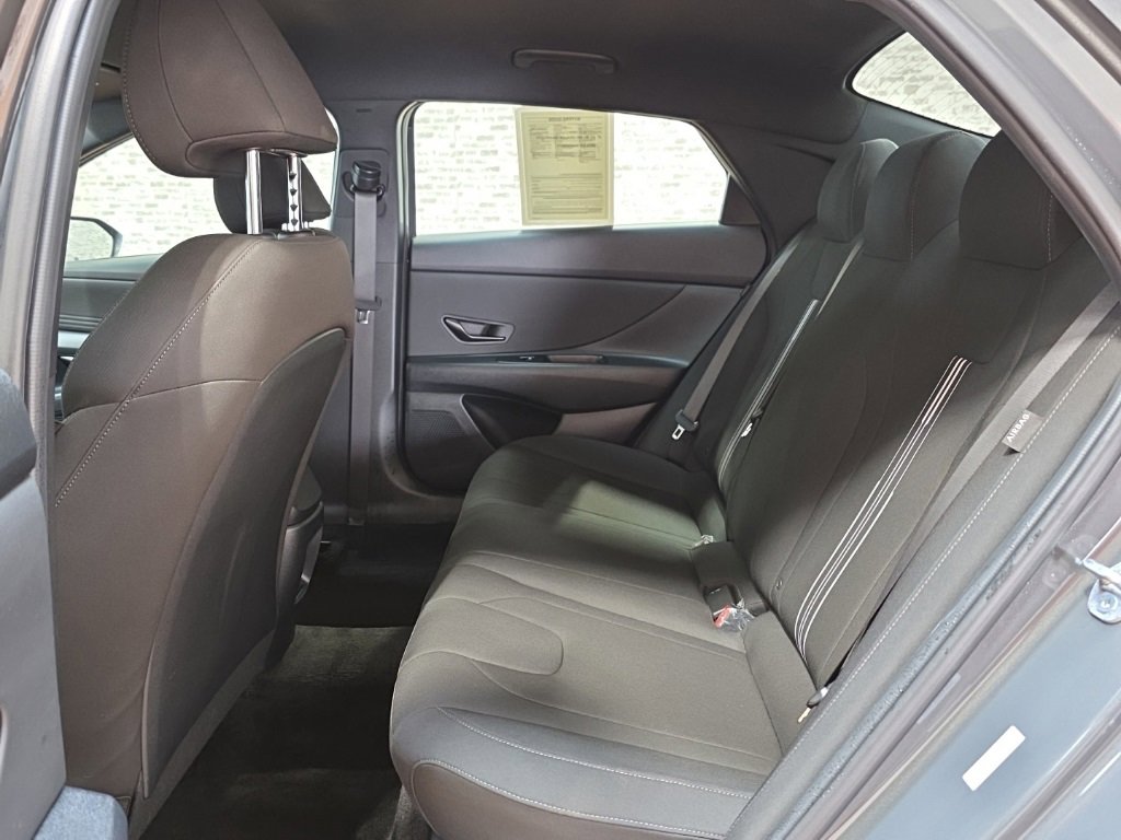 Used 2025 Hyundai Elantra Sport image 12