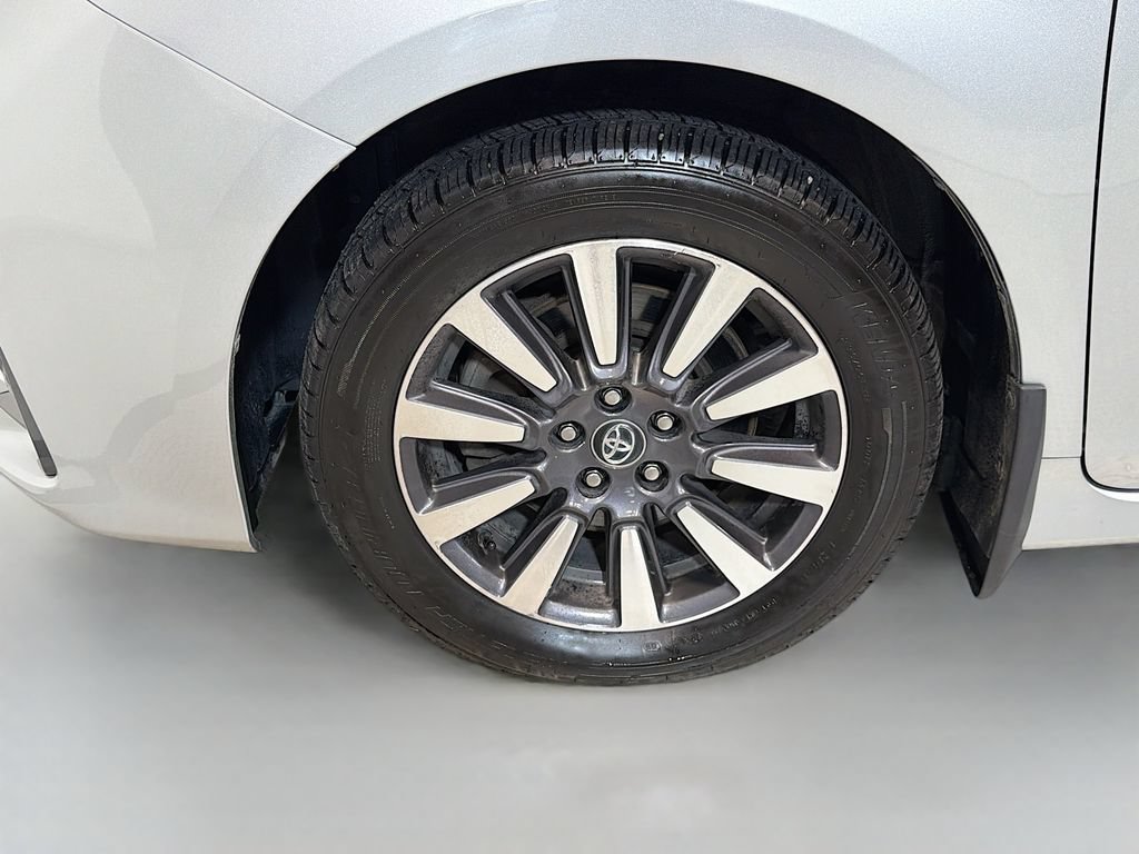 Used 2020 Toyota Sienna XLE w/ XLE Navigation Package AWD/4WD image 34