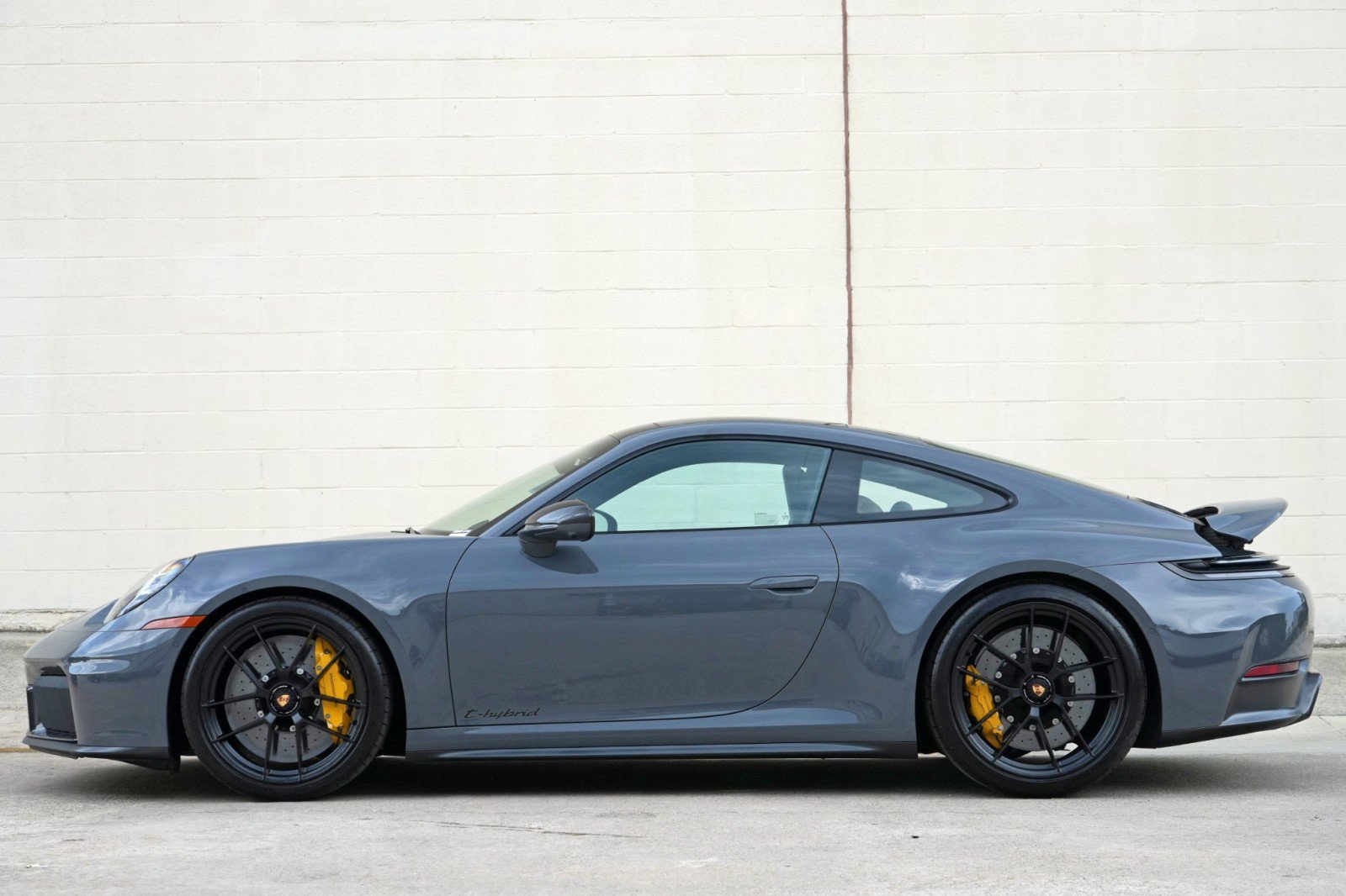 Used 2025 Porsche 911 Carrera 4 GTS AWD/4WD image 9