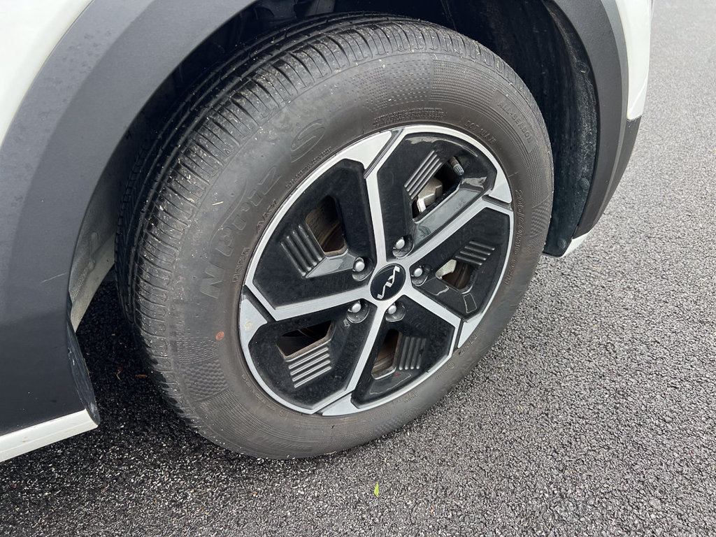 Certified 2024 Kia Niro EX w/ EX Cold Weather Package FWD image 11