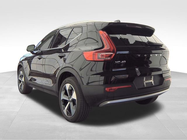 Used 2024 Volvo XC40 B5 Plus image 7