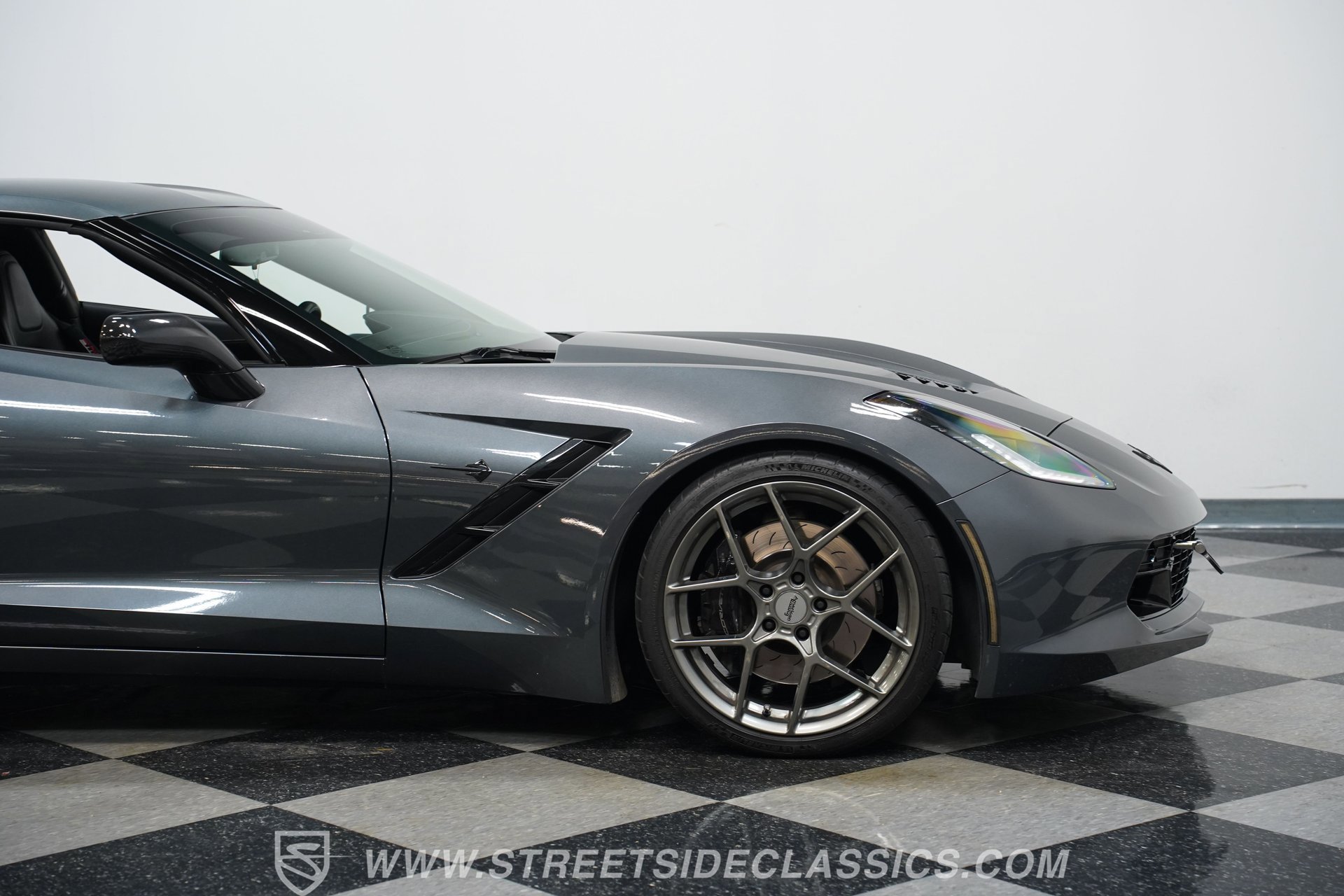 Used 2017 Chevrolet Corvette Stingray Coupe w/ Carbon Flash Badge Package image 29