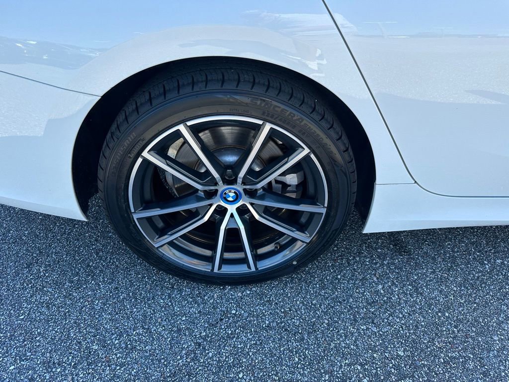 Used 2022 BMW 330e w/ Driving Assistance Package image 5