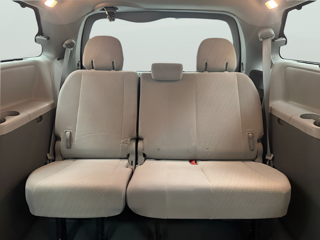 Used 2020 Toyota Sienna LE FWD image 16
