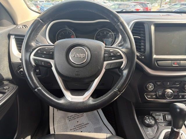 Used 2016 Jeep Cherokee Trailhawk AWD/4WD image 24
