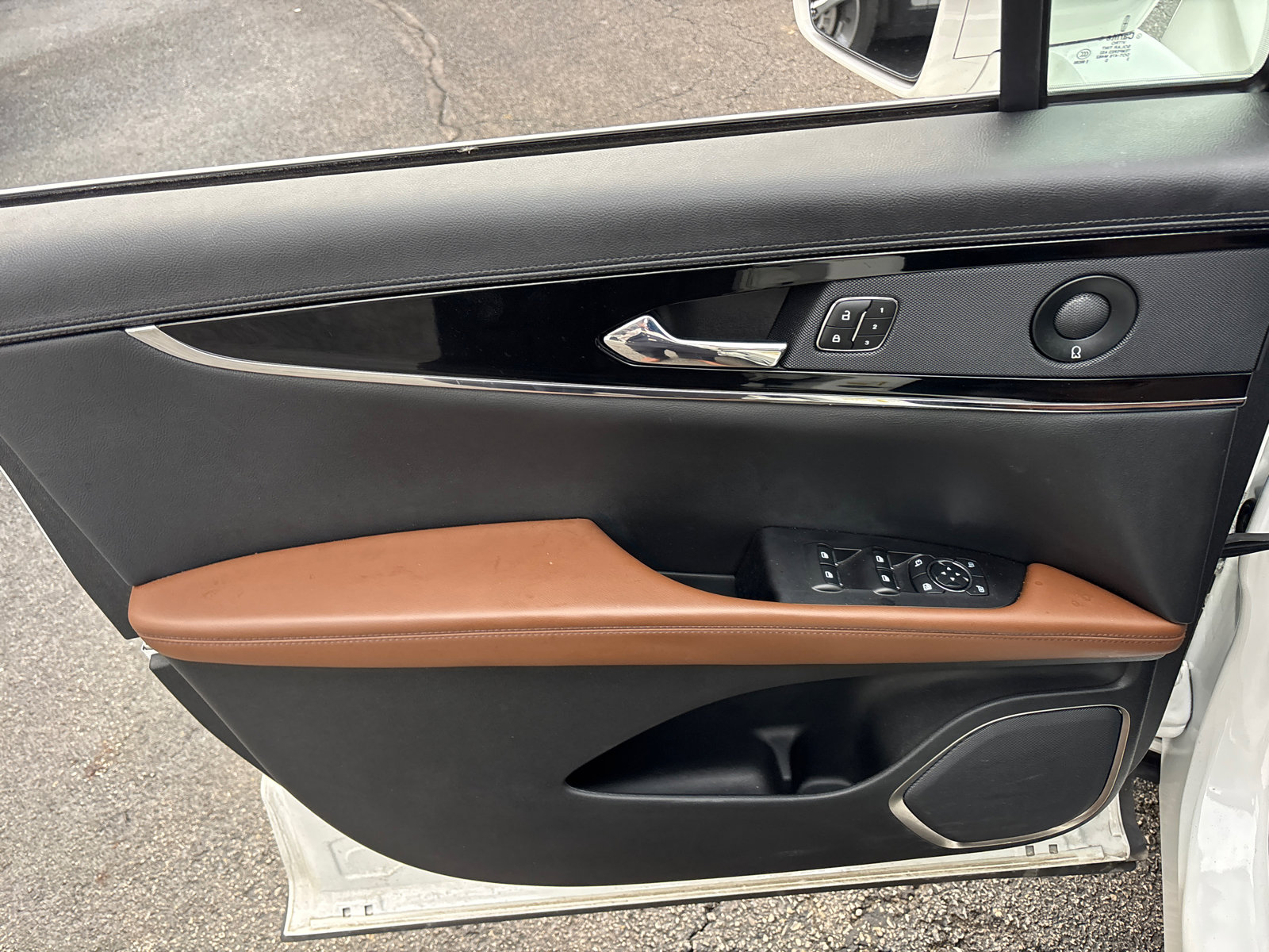 Certified 2023 Lincoln Nautilus Reserve w/ Equipment Group 201A image 11