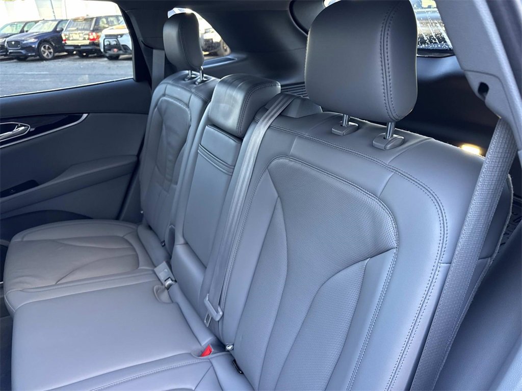 Used 2022 Lincoln Nautilus Reserve w/ Equipment Group 201A image 14