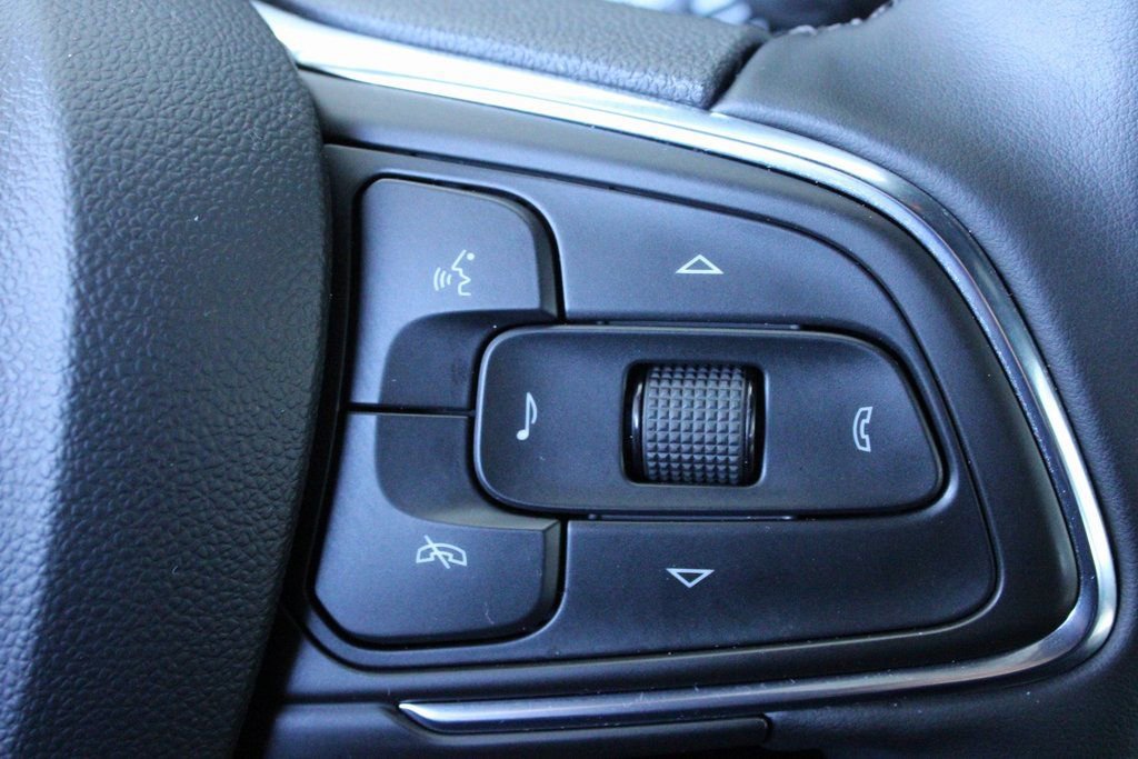 Used 2025 Buick Envista Sport Touring w/ Convenience II Package image 32